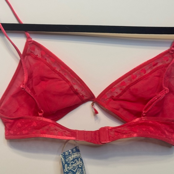Free People Intimately Strawberry Size Small Lace Bralette - Picture 5 of 6